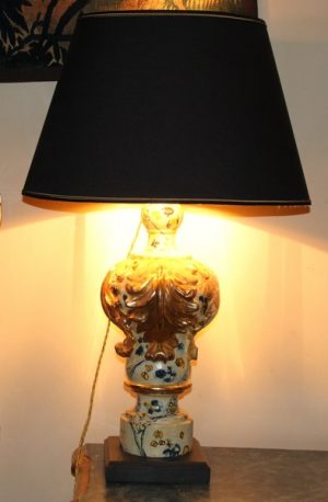 Paire de Lampes XVIIème en  bois doré et polychromes