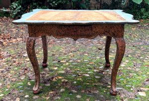 Table XVIIIème siècle en bois polychrome