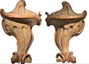 Paire d'éléments en bois polychrome