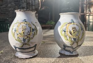 Paire de pots à pharmacie céramique