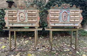 Paire de cabinets d'herboristerie XIIIème siècle