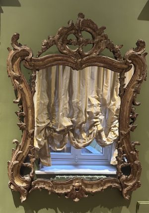 Miroir en bois doré Louis XV