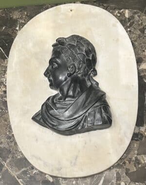 Profil empereur en marbre